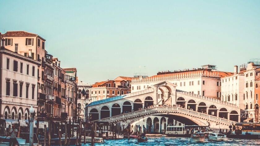 costo weekend in Italia